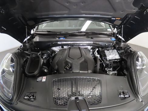 Certified 2026 Porsche Macan AWD/4WD image 50