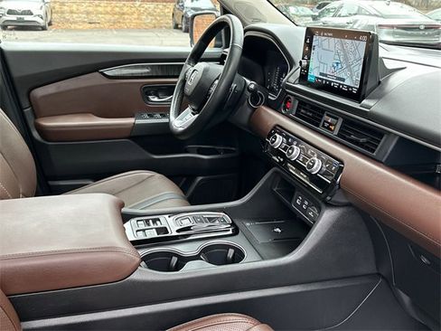 Used 2025 Honda Pilot Elite image 12