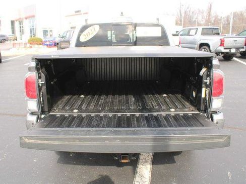 Certified 2021 Toyota Tacoma TRD Off-Road w/ Technology Package AWD/4WD image 7