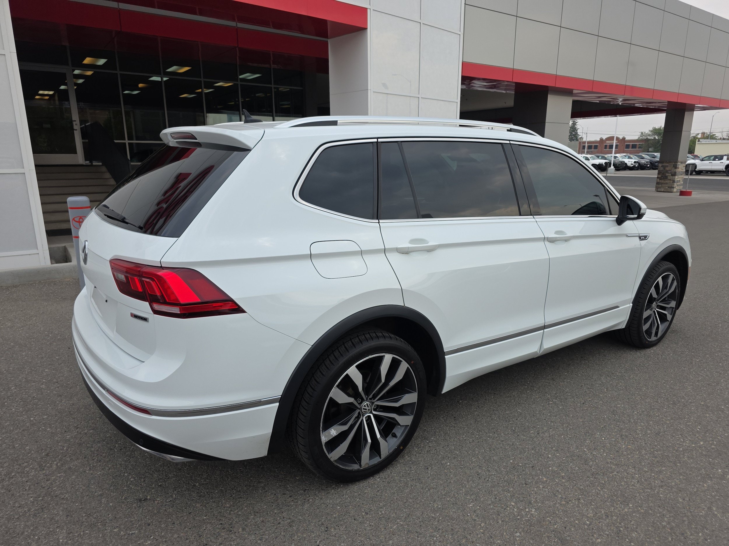 Used 2021 Volkswagen Tiguan SEL Premium R-Line AWD/4WD image 7