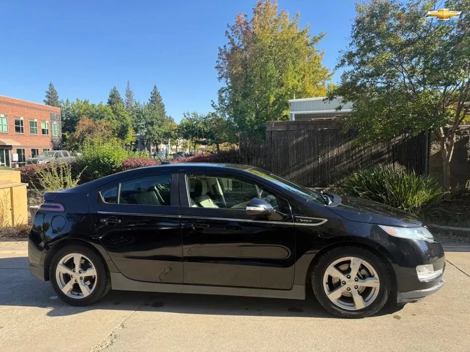 Used 2012 Chevrolet Volt Premium w/ Premium Trim Package FWD image 7