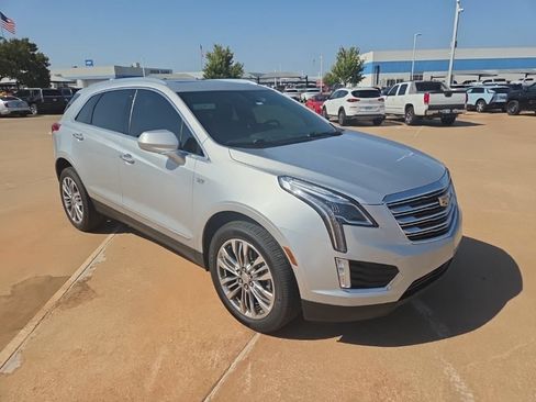 Used 2017 Cadillac XT5 Premium Luxury FWD image 3