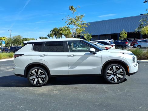 New 2026 Mitsubishi Outlander SE image 6