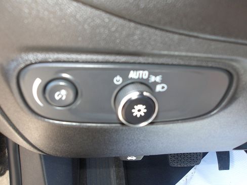 Used 2023 Chevrolet Equinox LT image 16