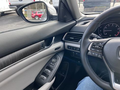 Used 2019 Honda Accord Touring image 13