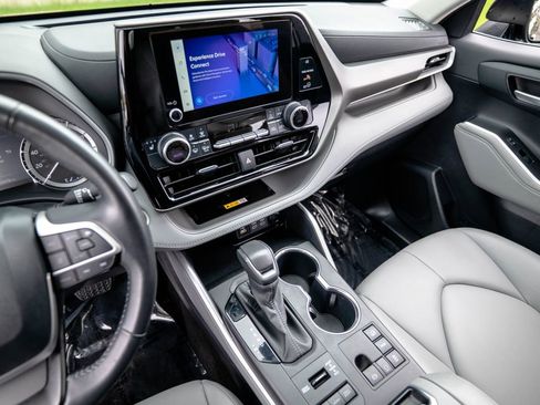 Used 2024 Toyota Highlander XLE image 22