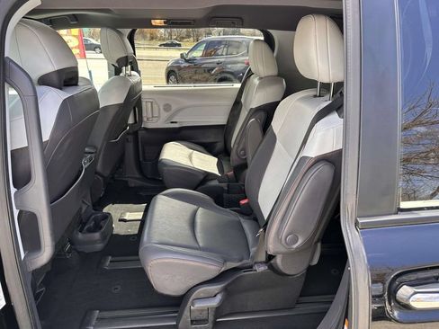 Used 2023 Toyota Sienna XSE w/ XSE Plus Package FWD image 13