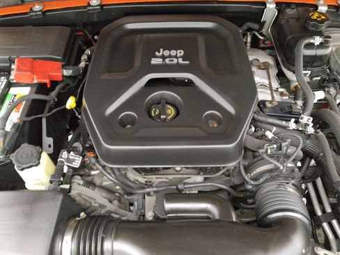 Used 2018 Jeep Wrangler Unlimited Sahara image 30