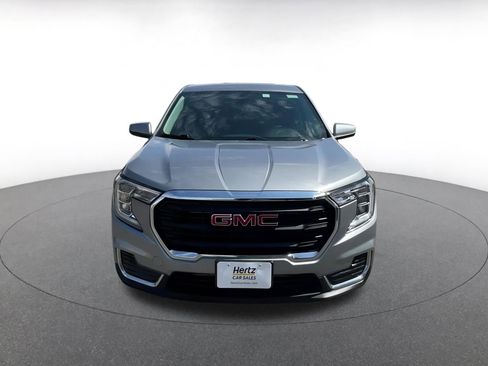 Used 2024 GMC Terrain SLE image 4