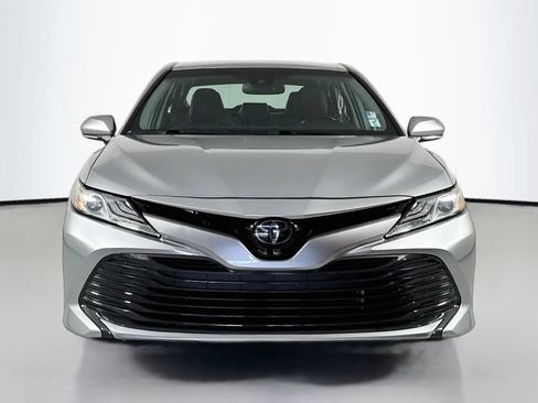 Used 2019 Toyota Camry XLE FWD image 2