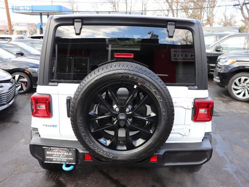 Used 2023 Jeep Wrangler Sahara image 4