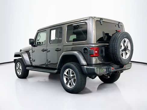 Used 2018 Jeep Wrangler Unlimited Sahara AWD/4WD image 5