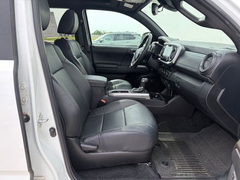 Used 2022 Toyota Tacoma Limited AWD/4WD image 23