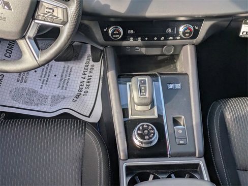 New 2025 Mitsubishi Outlander ES image 19