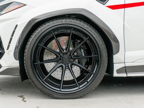 Used 2021 Lamborghini Urus AWD/4WD image 17