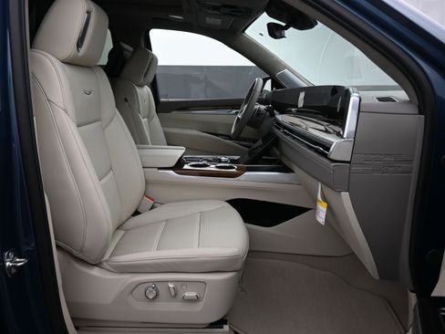 New 2025 Cadillac Escalade Sport Platinum w/ LPO, Floor Liner Package image 13