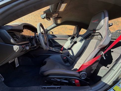 Certified 2025 Porsche 911 GT3 image 5
