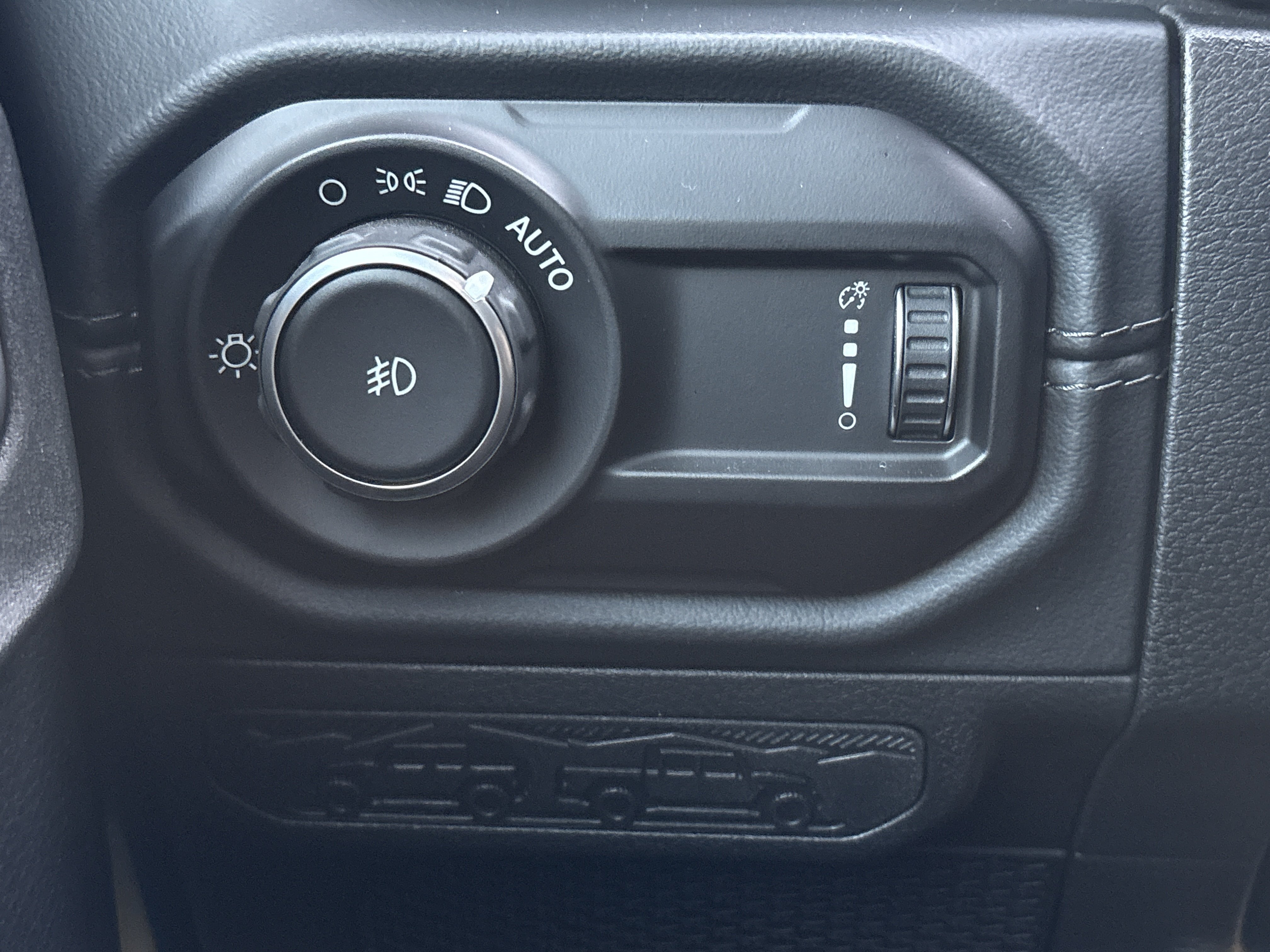 Used 2024 Jeep Wrangler Unlimited Sahara w/ Technology Group AWD/4WD image 32