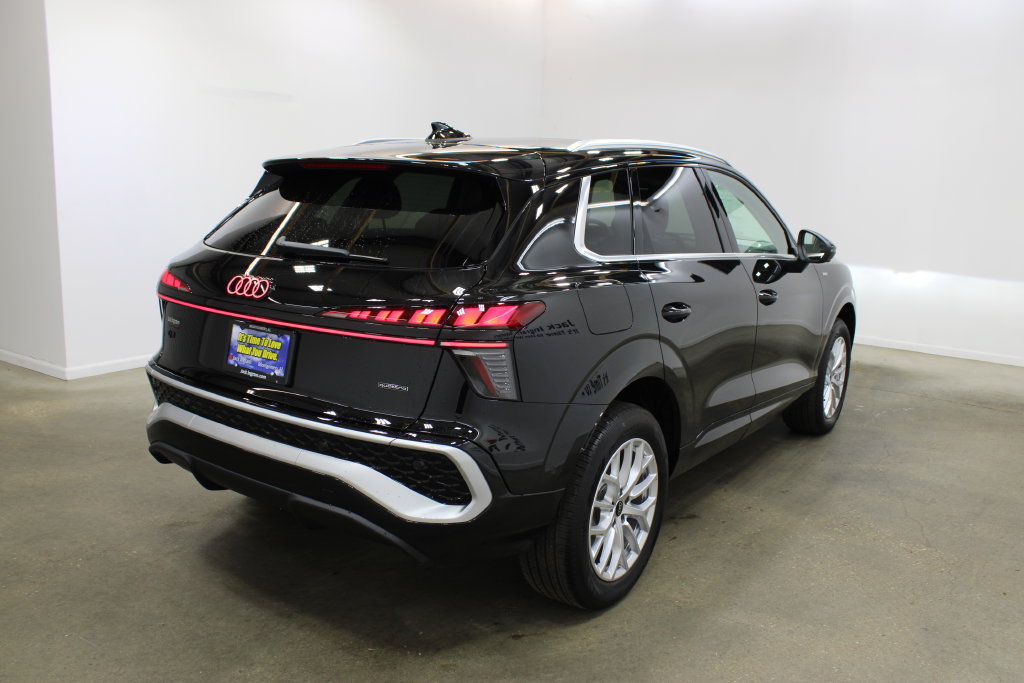 New 2026 Audi Q3 quattro 2.0T AWD/4WD image 5