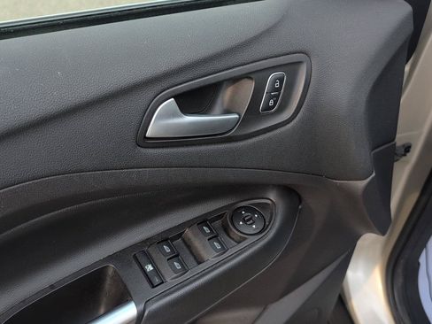 Used 2017 Ford Escape SE FWD image 18