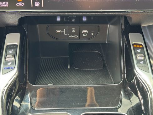 Used 2025 Kia Sorento SX AWD/4WD image 32