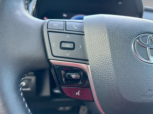 Used 2025 Toyota Camry SE FWD image 16