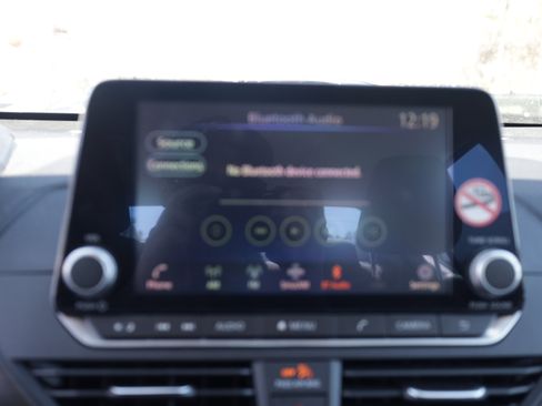 Used 2024 Nissan Altima 2.5 SV image 16