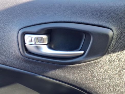 Used 2019 Jeep Compass Limited w/ Safety & Security Group image 14