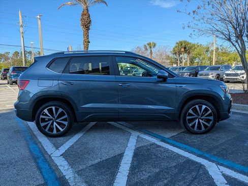 Certified 2022 Volkswagen Taos SE image 8