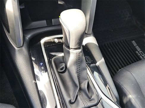 Used 2024 Toyota Corolla Cross XLE image 18