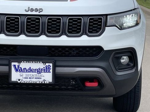 Used 2025 Jeep Compass Trailhawk AWD/4WD image 9