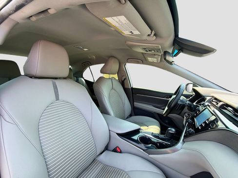 Used 2020 Toyota Camry SE FWD image 25