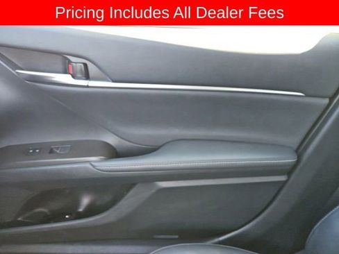 Used 2023 Toyota Camry XSE FWD image 4
