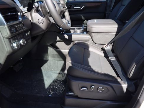 New 2026 GMC Yukon XL Denali w/ Advanced Technology Package AWD/4WD image 11