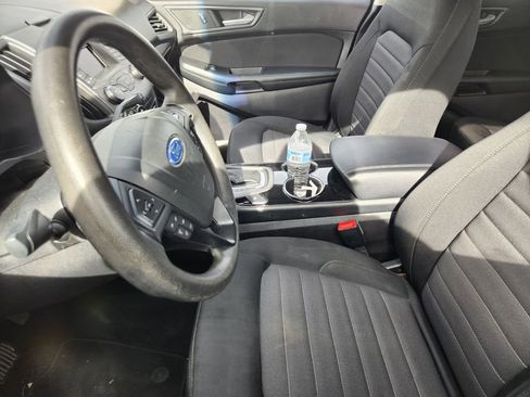 Used 2018 Ford Edge SE image 10