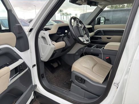 Used 2020 Land Rover Defender 110 SE image 3