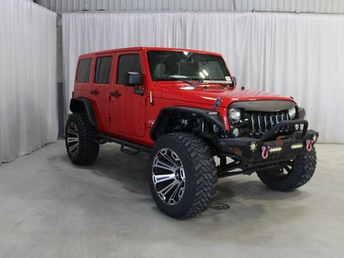 Used 2018 Jeep Wrangler Unlimited Sahara AWD/4WD image 24