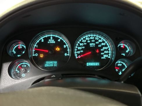 Used 2008 Chevrolet Suburban LT w/ LT Preferred Equipment Group AWD/4WD image 12