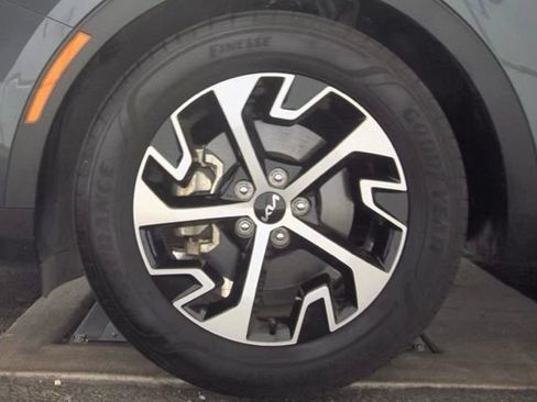 Certified 2025 Kia Sportage EX FWD image 5