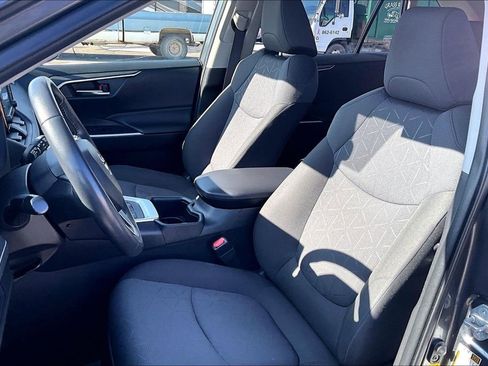 Used 2022 Toyota RAV4 XLE w/ Convenience Package image 25