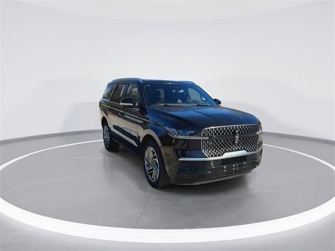 New 2025 Lincoln Navigator Reserve image 3