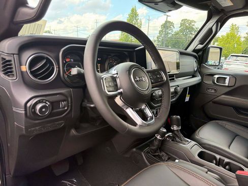 New 2026 Jeep Wrangler Unlimited Sahara AWD/4WD image 11