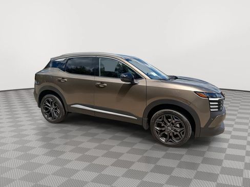 New 2026 Nissan Kicks SR AWD/4WD image 13