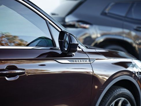 Used 2021 Lincoln Corsair FWD w/ Premium Package image 5