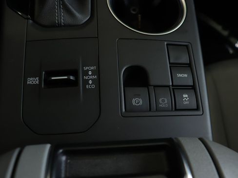 Used 2023 Toyota Highlander XLE FWD image 33