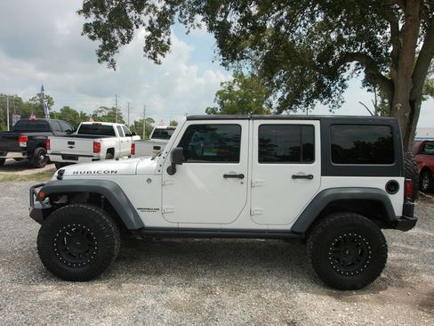 Used 2015 Jeep Wrangler Unlimited Rubicon w/ Connectivity Group AWD/4WD image 9