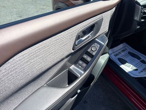 Used 2023 Nissan Rogue SV image 11