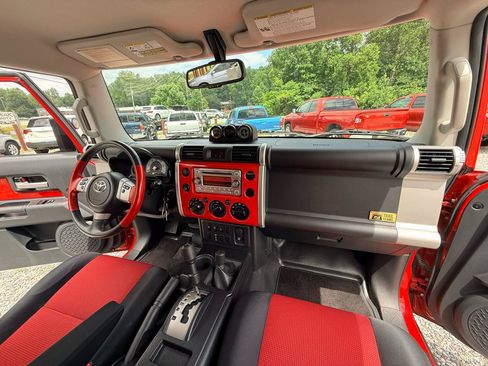Used 2012 Toyota FJ Cruiser 4WD w/ Upgrade Pkg II image 21
