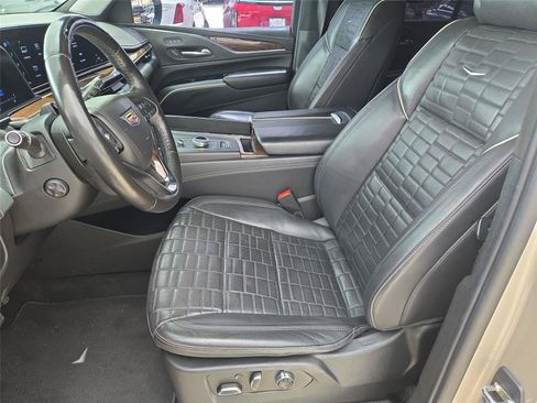 Used 2022 Cadillac Escalade Sport Platinum w/ Heavy-Duty Trailer Package AWD/4WD image 27