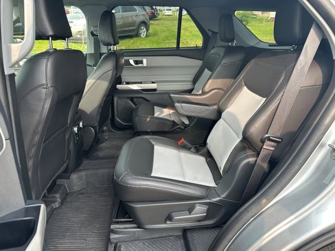 Used 2023 Ford Explorer XLT w/ Equipment Group 202A image 13